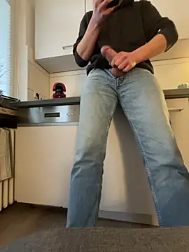 Snapshot of dirtyeeedii chatting on 12.04.25 dirtyeeedii online show from 12.04.25