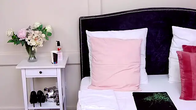 KatyNolan online show from 02.21.25