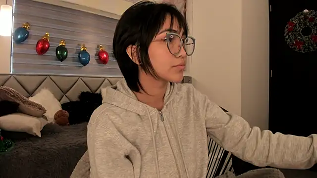 im Luucy online show from 12.17.24