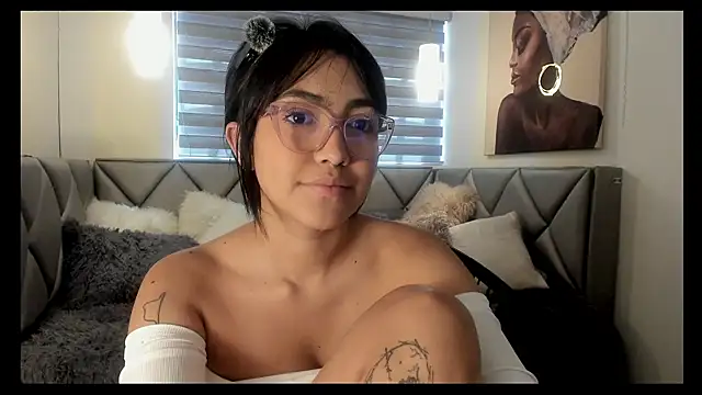 im Luucy online show from 02.27.25