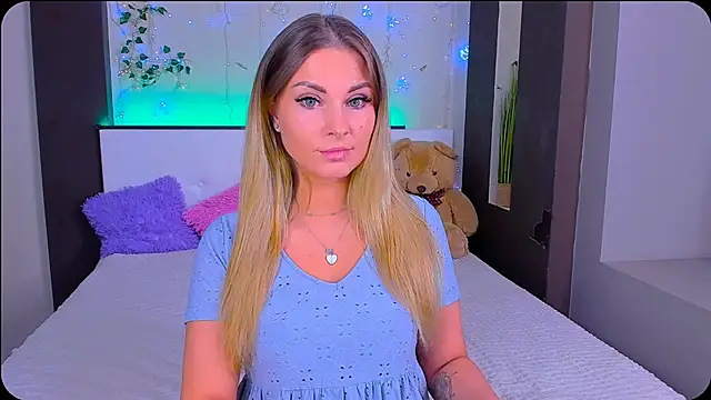  UrLexxly online show from 10.28.25