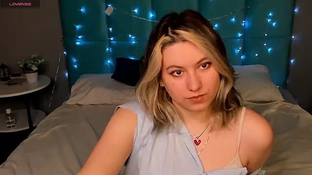 Snapshot of Bonni_Meiz chatting on 02.09.25 Bonni Meiz online show from 02.09.25