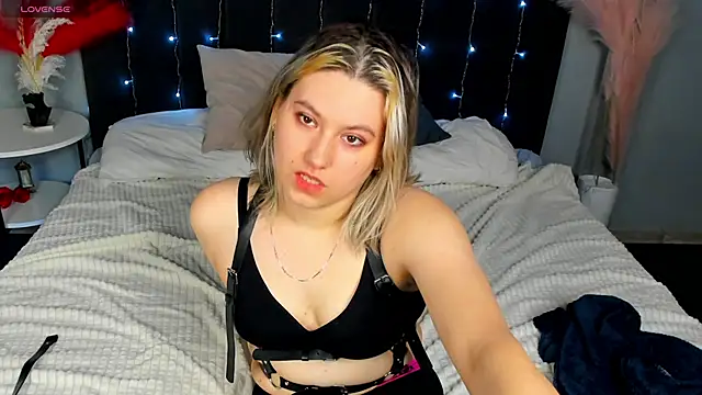 Snapshot of Bonni_Meiz chatting on 02.17.25 Bonni Meiz online show from 02.17.25