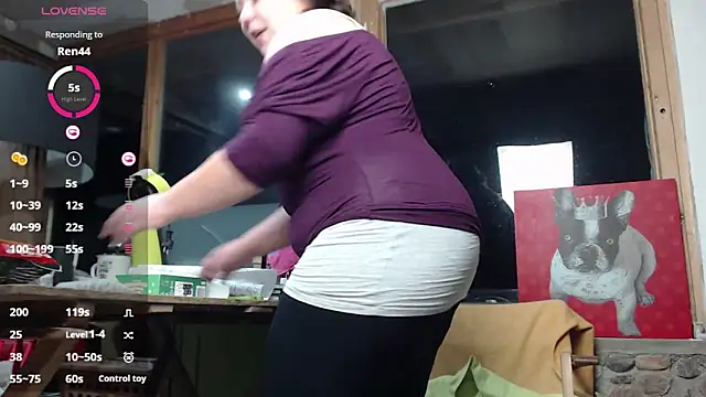 Snapshot of KasiaPrivat chatting on 12.22.24 KasiaPrivat online show from 12.22.24