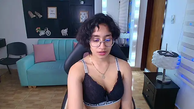 Lili Gomez  online show from 03.08.25
