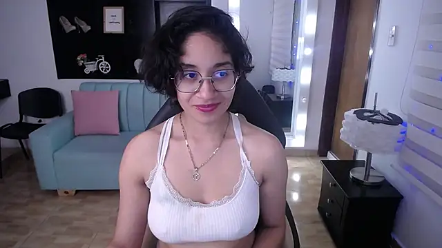 Lili Gomez  online show from 03.11.25
