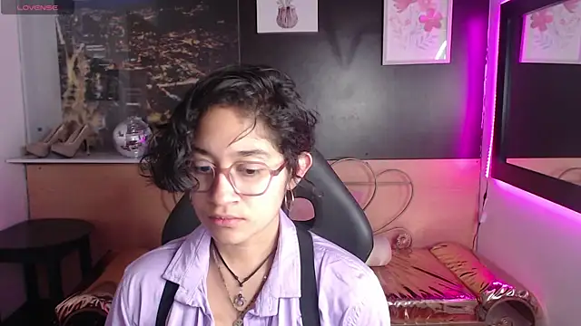 Lili Gomez  online show from 10.04.25