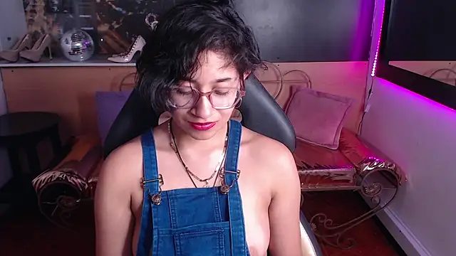 Lili Gomez  online show from 10.07.25