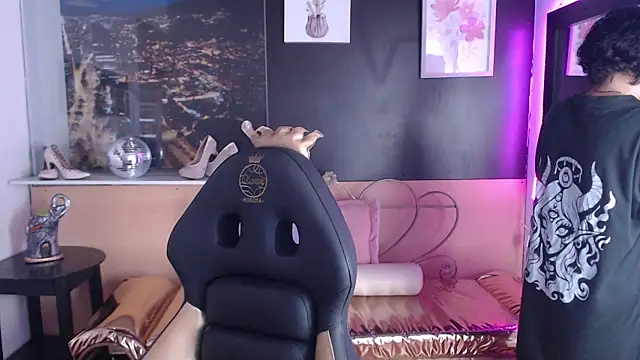 Snapshot of Lili_Gomez_ chatting on 10.24.25 Lili Gomez online show from 10.24.25