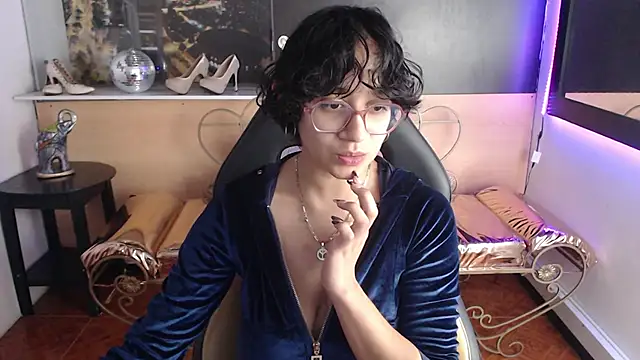 Snapshot of Lili_Gomez_ chatting on 10.25.25 Lili Gomez online show from 10.25.25