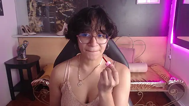 Snapshot of Lili_Gomez_ chatting on 11.02.25 Lili Gomez online show from 11.02.25