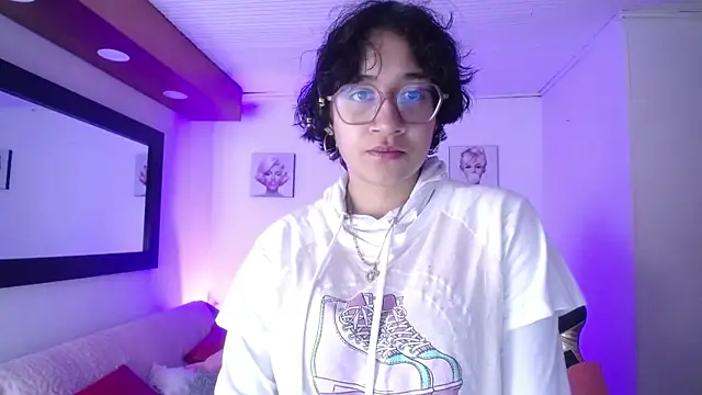 Snapshot of Lili_Gomez_ chatting on 11.12.25 Lili Gomez online show from 11.12.25