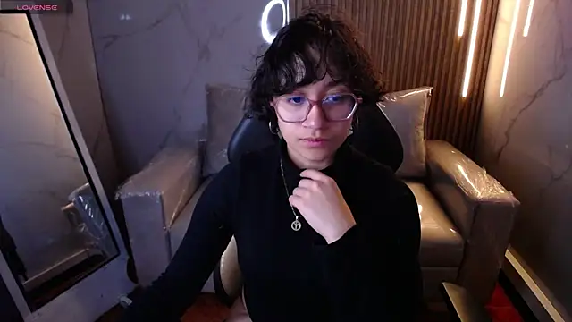 Snapshot of Lili_Gomez_ chatting on 11.14.25 Lili Gomez online show from 11.14.25