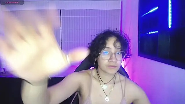 Snapshot of Lili_Gomez_ chatting on 11.27.25 Lili Gomez online show from 11.27.25