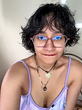 Snapshot of Lili_Gomez_ chatting on 12.04.25 Lili Gomez online show from 12.04.25