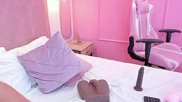 Snapshot of sophiawhite__ chatting on 01.14.25 sophiawhite online show from 01.14.25