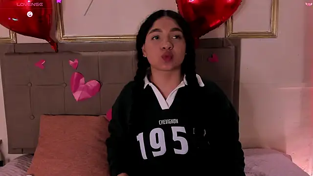 Snapshot of amandalee01 chatting on 02.14.26 amandalee01 online show from 02.14.26