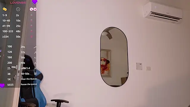 Snapshot of Mishel_Blessing chatting on 10.28.25 Mishel Blessing online show from 10.28.25