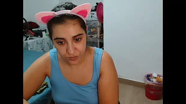 Snapshot of Ursumi1 chatting on 10.23.25 Ursumi1 online show from 10.23.25