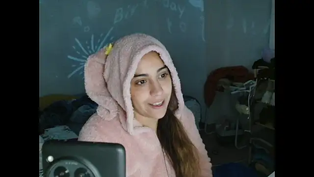 Snapshot of Ursumi1 chatting on 11.13.25 Ursumi1 online show from 11.13.25