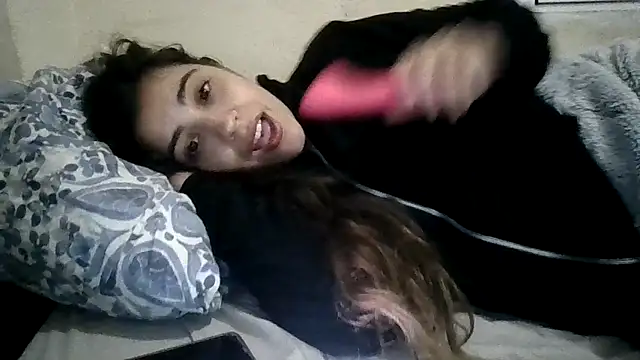 Snapshot of Ursumi1 chatting on 11.29.25 Ursumi1 online show from 11.29.25