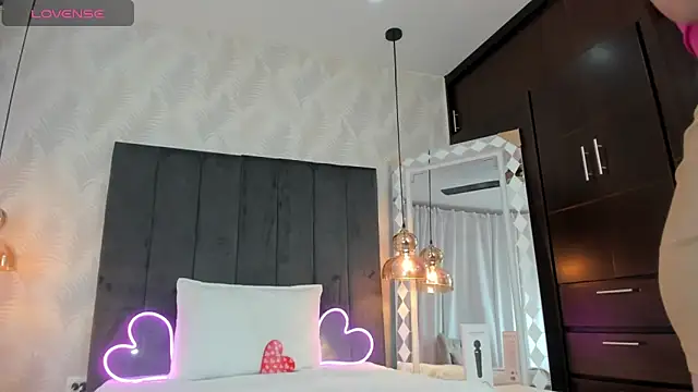 SHARONN     online show from 01.24.25