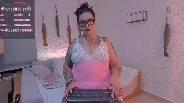 poisson ivy online show from 02.11.25