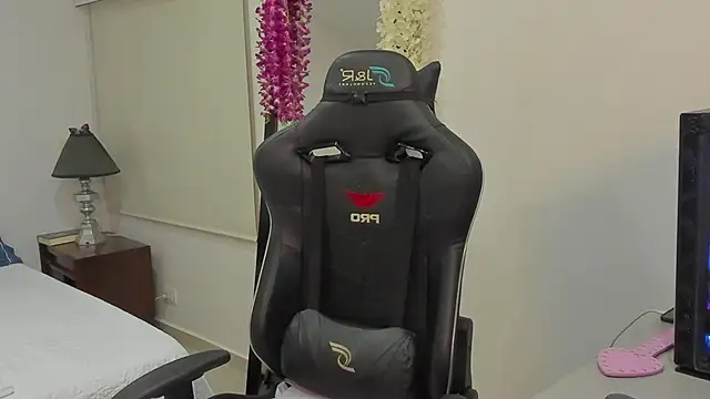 poisson ivy online show from 03.07.25