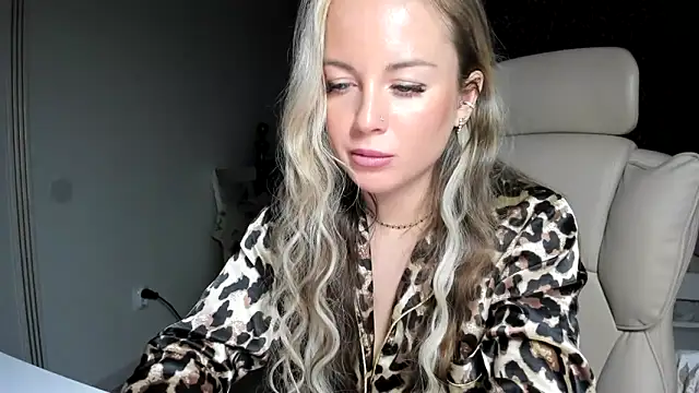 Snapshot of jennifer838 chatting on 04.29.26 jennifer838 online show from 04.29.26