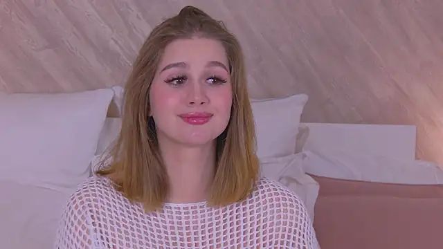 Snapshot of EllieHayes chatting on 12.19.24 EllieHayes online show from 12.19.24