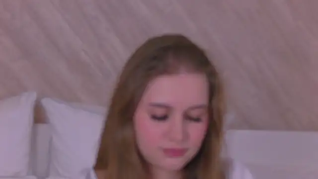 Snapshot of EllieHayes chatting on 01.10.25 EllieHayes online show from 01.10.25