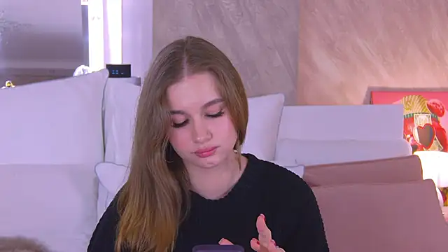 Snapshot of EllieHayes chatting on 03.19.25 EllieHayes online show from 03.19.25