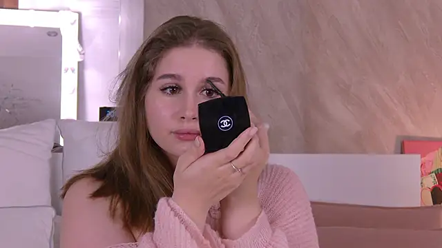 Snapshot of EllieHayes chatting on 11.03.25 EllieHayes online show from 11.03.25