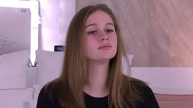 Snapshot of EllieHayes chatting on 11.15.25 EllieHayes online show from 11.15.25