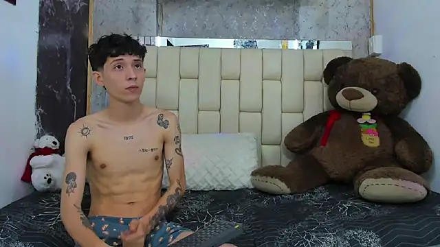 Snapshot of Bi_Latin_Boys1 chatting on 12.21.24 Bi Latin Boys1 online show from 12.21.24