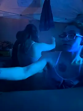 Snapshot of Stonermama666420 chatting on 12.15.25 Stonermama666420 online show from 12.15.25