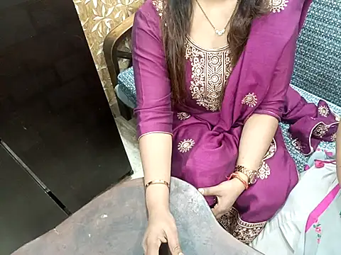 DivyaDutta online show from 03.13.25