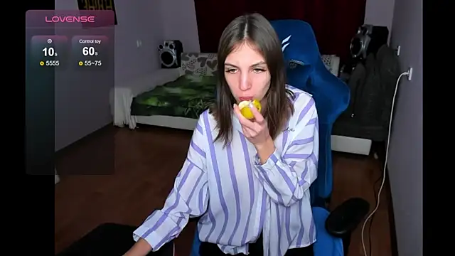 Snapshot of Venera66615 chatting on 12.29.24 Venera66615 online show from 12.29.24