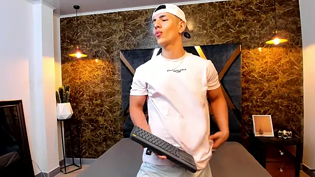 Flynn Riider online show from 01.17.25