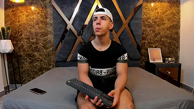 Flynn Riider online show from 01.25.25