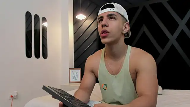 Flynn Riider online show from 02.07.25