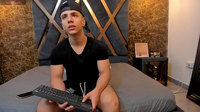 Flynn Riider online show from 02.12.25