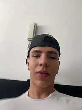 Flynn Riider online show from 02.18.25