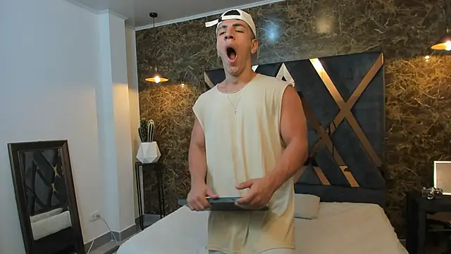 Flynn Riider online show from 03.04.25