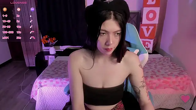 Aurora Hotson online show from 02.07.25