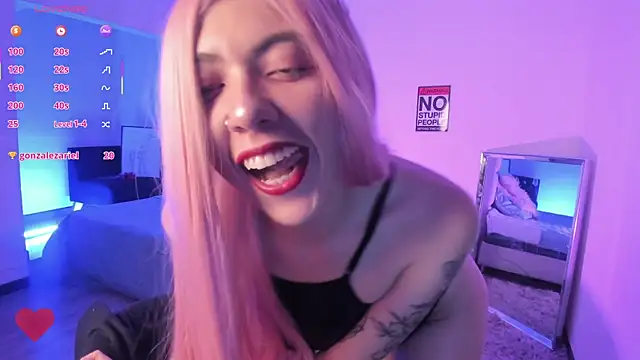 Aurora Hotson online show from 03.04.25