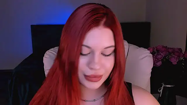 Snapshot of evaharve chatting on 11.20.25 evaharve online show from 11.20.25