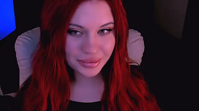 Snapshot of evaharve chatting on 11.24.25 evaharve online show from 11.24.25