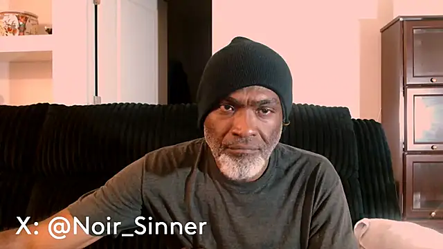 Snapshot of sinnernoir chatting on 06.17.26 sinnernoir online show from 06.17.26