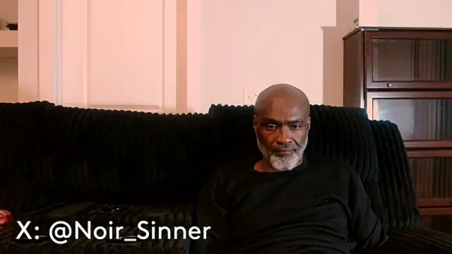 Snapshot of sinnernoir chatting on 06.21.26 sinnernoir online show from 06.21.26